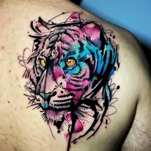 Tatuaje cover up de león estilo acuarela