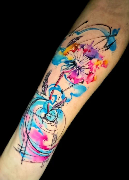 tatuaje acuarela de una flor en el antebrazo