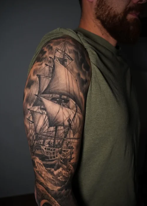 Realismo barco tatuaje Evo