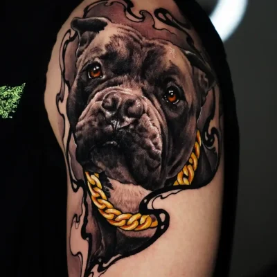 Tatuaje realista de un bulldog
