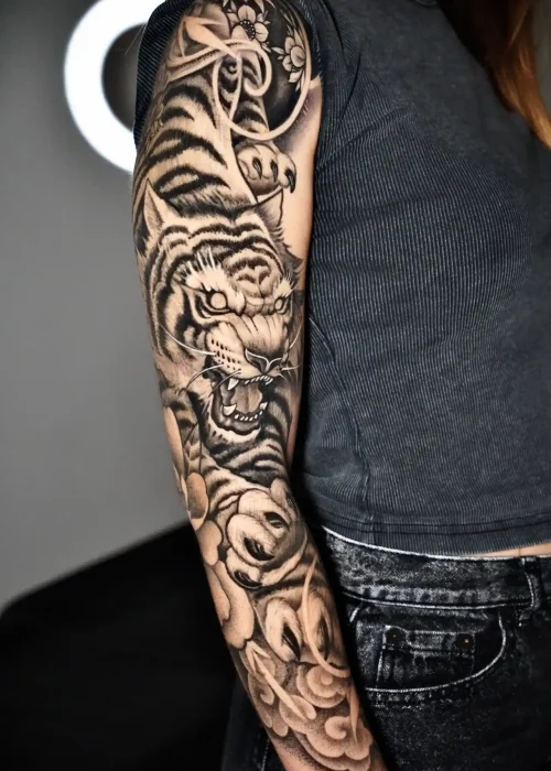 Tatuaje japones tigre en brazo