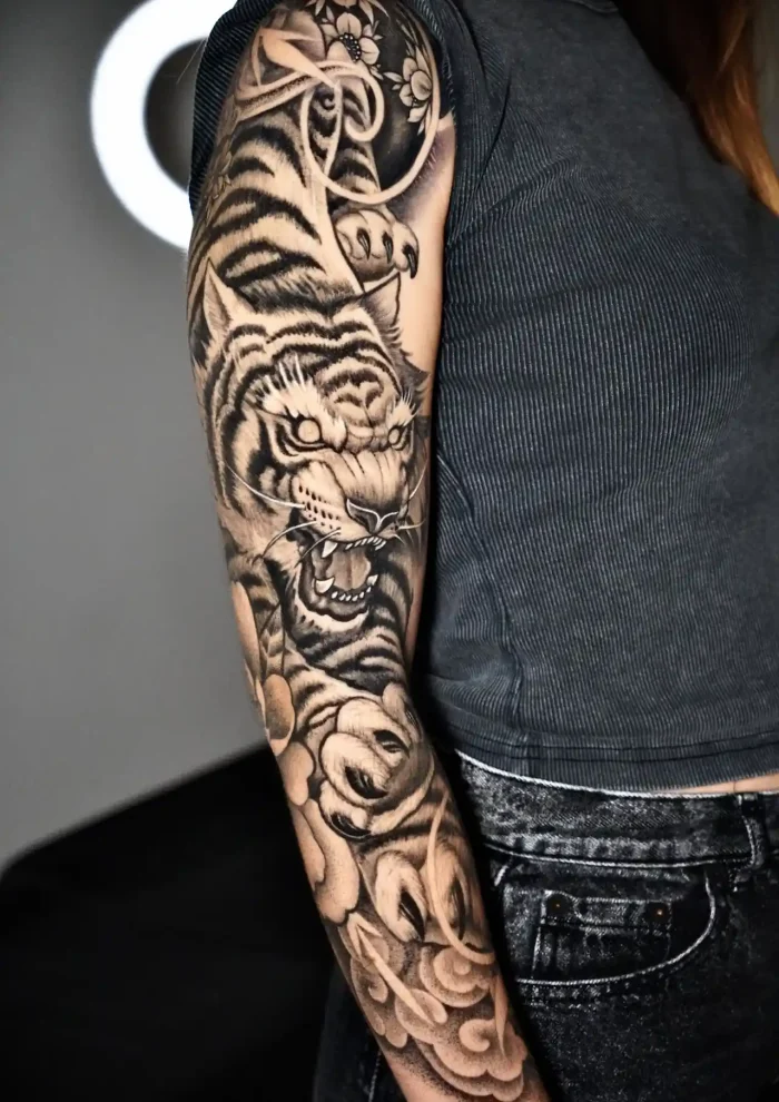Tatuaje japones tigre en brazo