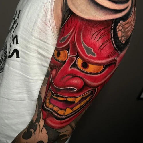 Tatuaje de mascara roja japonesa