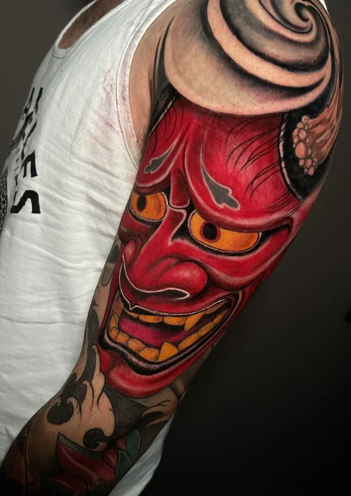 Tatuaje de mascara roja japonesa