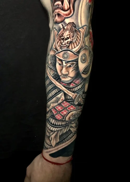 Tatuaje samurai antebrazo
