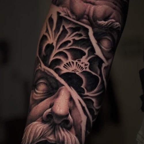 tatuaje en el antebrazo realismo