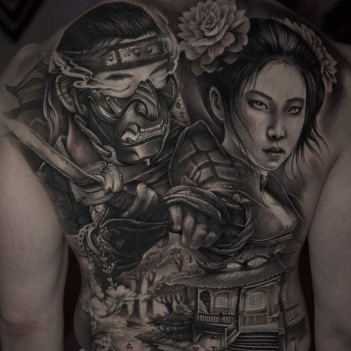 tatuaje en la espalda realismo