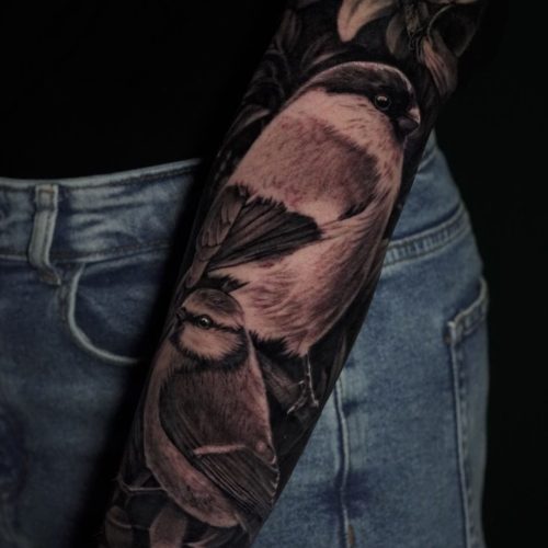 tatuaje realismo en el antebrazo de un leon