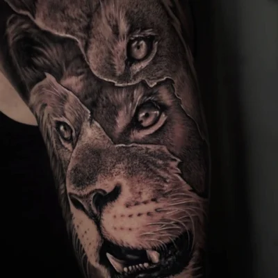 Tatuaje realista leon debajo de leon