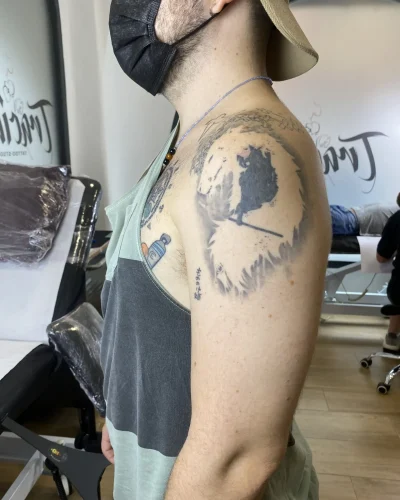 tatuajes de cover up en el hombro