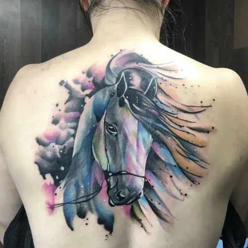 tatuaje de cover up en la espada de un caballo