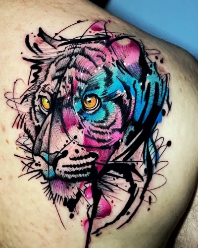 tatuajes de cover up de un tigre