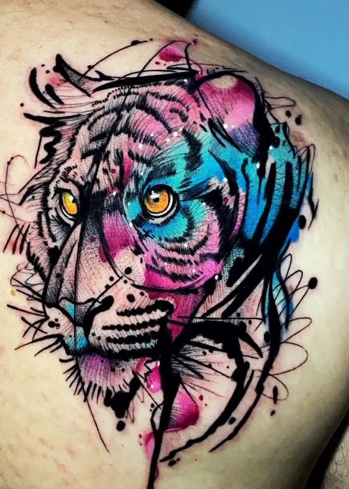 tatuajes de cover up de un tigre
